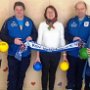 14.02.2020. 1. KSV Vetschau<br />Scheine für Vereine. Eine tolle Aktion an der wir uns auch beteiligt haben. Wir<br />möchten uns hiermit bei allen bedanken, die fleißig mit uns gesammelt haben.<br />Am Ende hatten wir noch Scheine übrig und so reifte der Gedanke diese sinnvoll<br />einzulösen. Heute war es dann so weit. Wir überreichten je 6 Softbälle und ein<br />Set Mannschaftswesten an zwei Kindertagesstätten der Stadt Vetschau (Foto Jörg Grsch)